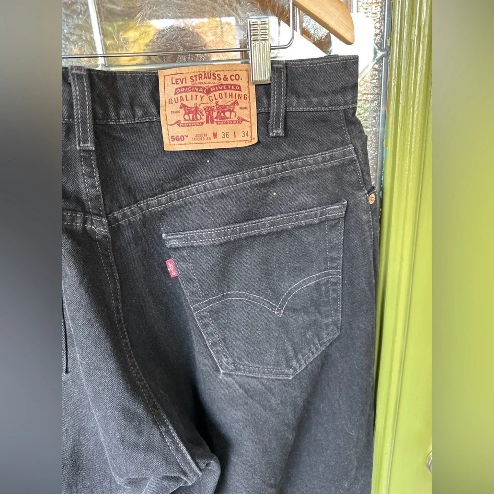 Vintage LEVIS Jeans Men 36x34 Black Denim 90s 560 Loose Fit Tapered Leg USA Made